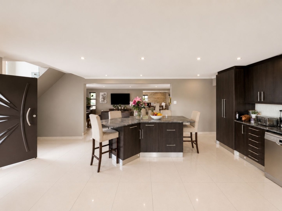 4 Bedroom Property for Sale in Flamingo Vlei Western Cape
